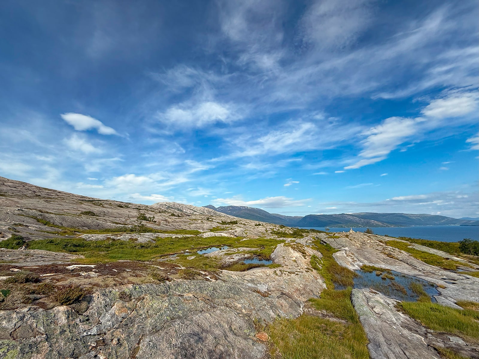 Von Sørvika nach Tortenvika